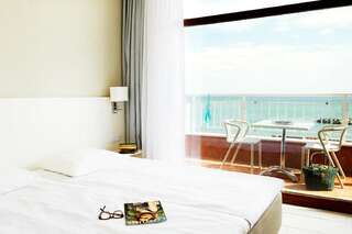 Отель Hotel White Lagoon - All Inclusive Каварна Апартаменты с 2 спальнями и видом на море (3 взрослых и 1 ребенок)-10